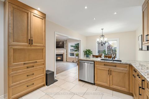 Photo 9 at 27 Royal Ridge Crescent, Maple, Vaughan