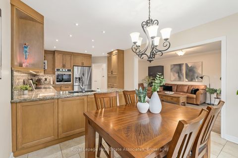 Photo 11 at 27 Royal Ridge Crescent, Maple, Vaughan