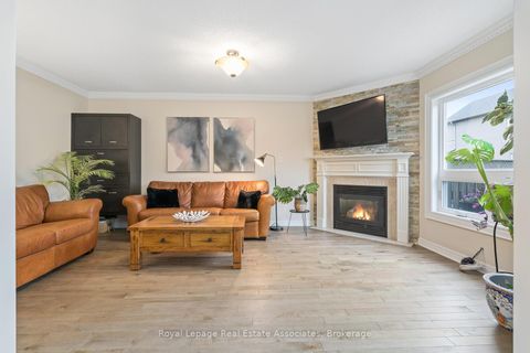 Photo 12 at 27 Royal Ridge Crescent, Maple, Vaughan