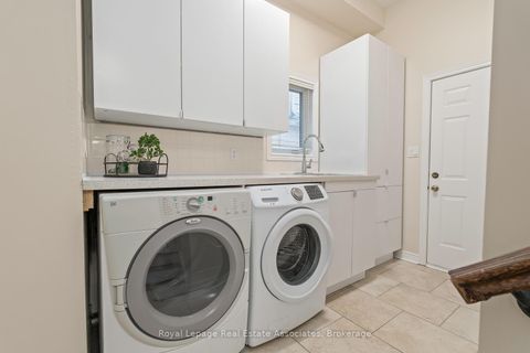 Photo 16 at 27 Royal Ridge Crescent, Maple, Vaughan