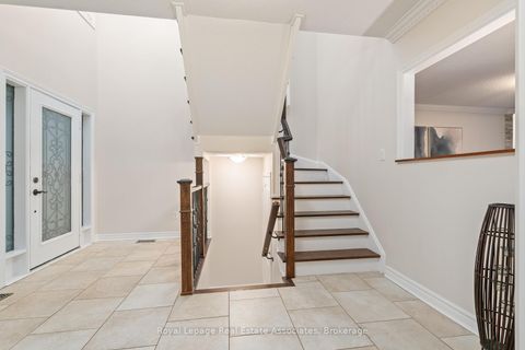 Photo 17 at 27 Royal Ridge Crescent, Maple, Vaughan