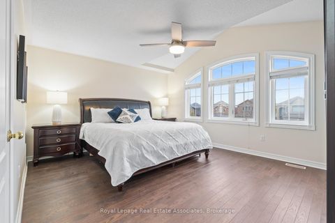 Photo 19 at 27 Royal Ridge Crescent, Maple, Vaughan