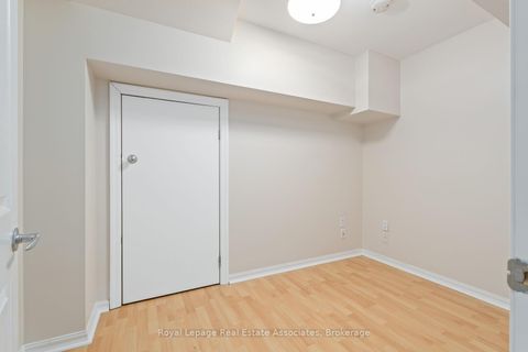 Photo 31 at 27 Royal Ridge Crescent, Maple, Vaughan