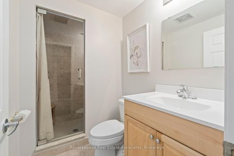 Photo 32 at 27 Royal Ridge Crescent, Maple, Vaughan