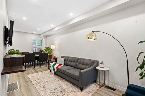 Photo 4 at 1254 Woodbine Avenue, East York, Toronto