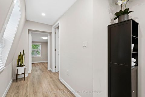 Photo 12 at 1254 Woodbine Avenue, East York, Toronto