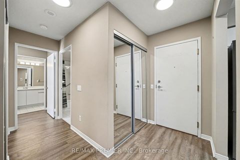 Photo 6 at 208 - 91 Townsgate Drive, Yorkhill, Vaughan