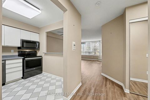 Photo 8 at 208 - 91 Townsgate Drive, Yorkhill, Vaughan
