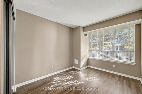Photo 17 at 208 - 91 Townsgate Drive, Yorkhill, Vaughan