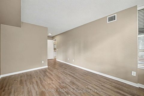 Photo 18 at 208 - 91 Townsgate Drive, Yorkhill, Vaughan