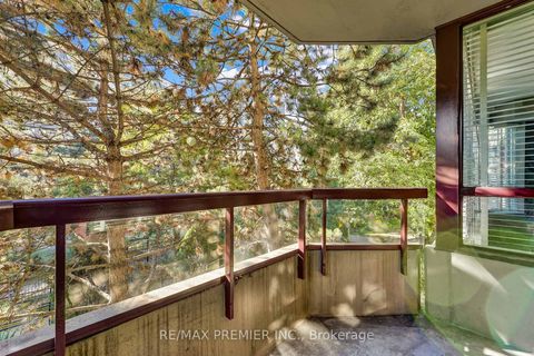 Photo 25 at 208 - 91 Townsgate Drive, Yorkhill, Vaughan