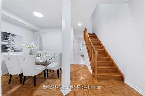 Photo 8 at 63 Carousel Crescent, Oak Ridges Lake Wilcox, Richmond Hill