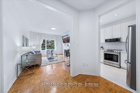 Photo 10 at 63 Carousel Crescent, Oak Ridges Lake Wilcox, Richmond Hill