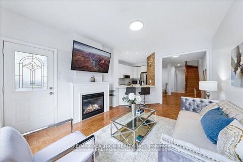 Photo 13 at 63 Carousel Crescent, Oak Ridges Lake Wilcox, Richmond Hill