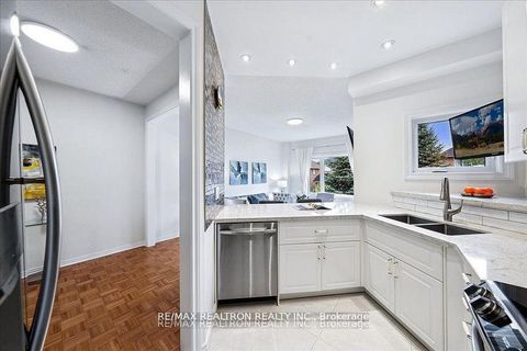 Photo 15 at 63 Carousel Crescent, Oak Ridges Lake Wilcox, Richmond Hill