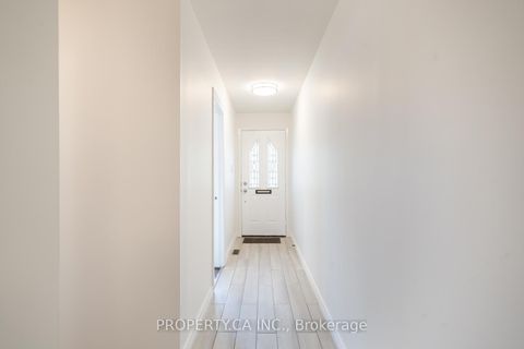 Photo 3 at 98 Tanjoe Crescent, Newtonbrook West, Toronto