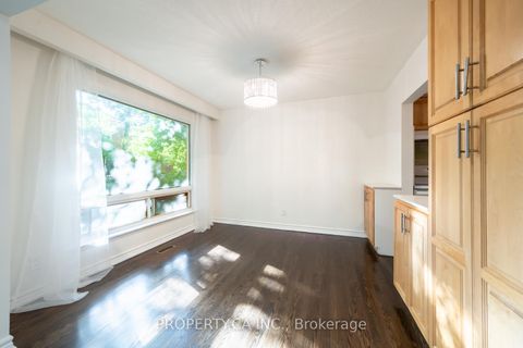 Photo 8 at 98 Tanjoe Crescent, Newtonbrook West, Toronto