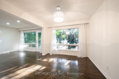 Photo 10 at 98 Tanjoe Crescent, Newtonbrook West, Toronto