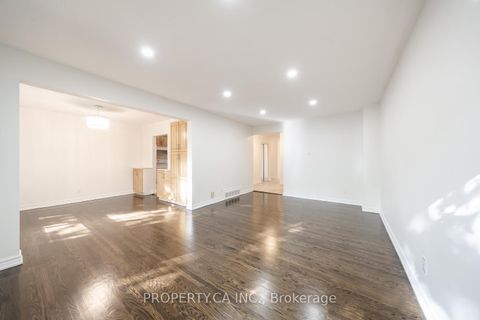 Photo 12 at 98 Tanjoe Crescent, Newtonbrook West, Toronto