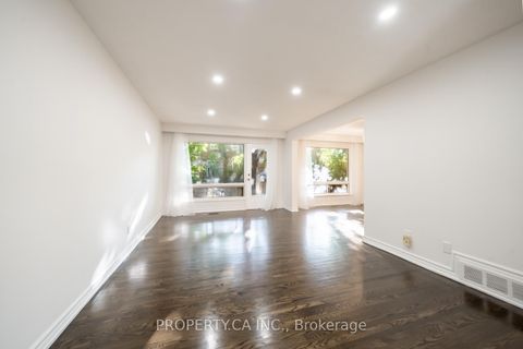 Photo 14 at 98 Tanjoe Crescent, Newtonbrook West, Toronto