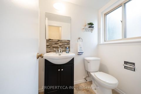 Photo 16 at 98 Tanjoe Crescent, Newtonbrook West, Toronto