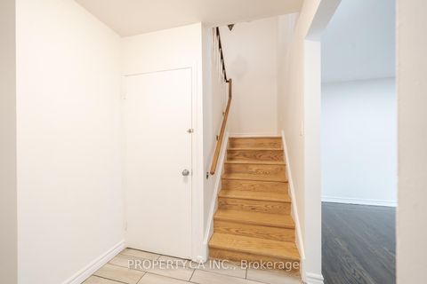 Photo 17 at 98 Tanjoe Crescent, Newtonbrook West, Toronto