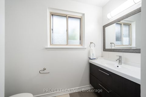 Photo 20 at 98 Tanjoe Crescent, Newtonbrook West, Toronto