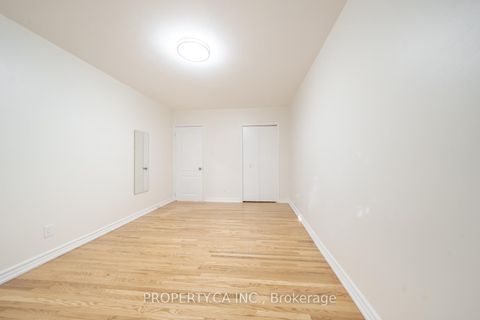 Photo 28 at 98 Tanjoe Crescent, Newtonbrook West, Toronto