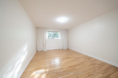 Photo 29 at 98 Tanjoe Crescent, Newtonbrook West, Toronto