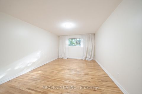 Photo 30 at 98 Tanjoe Crescent, Newtonbrook West, Toronto