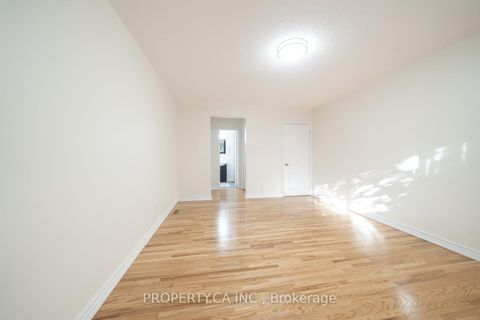 Photo 31 at 98 Tanjoe Crescent, Newtonbrook West, Toronto