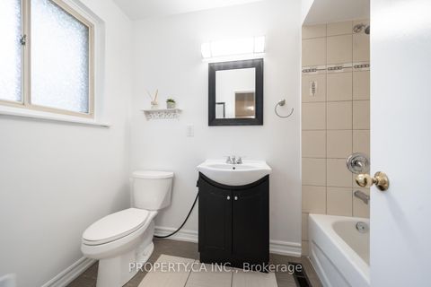 Photo 33 at 98 Tanjoe Crescent, Newtonbrook West, Toronto