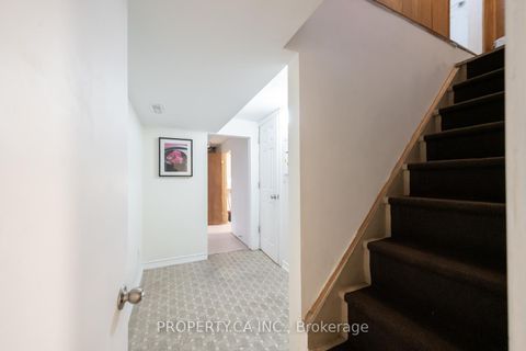Photo 35 at 98 Tanjoe Crescent, Newtonbrook West, Toronto