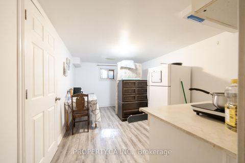 Photo 36 at 98 Tanjoe Crescent, Newtonbrook West, Toronto