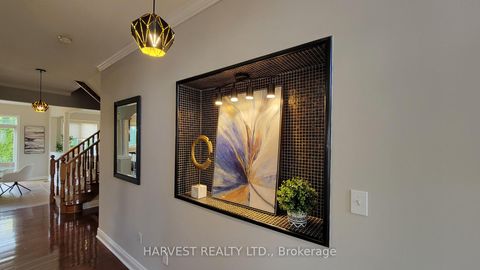 Photo 3 at 10 Conover Avenue, Bayview Northeast, Aurora