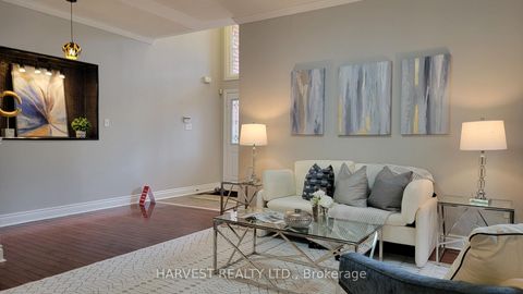 Photo 5 at 10 Conover Avenue, Bayview Northeast, Aurora