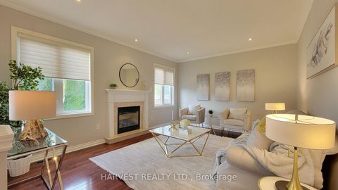 Photo 9 at 10 Conover Avenue, Bayview Northeast, Aurora