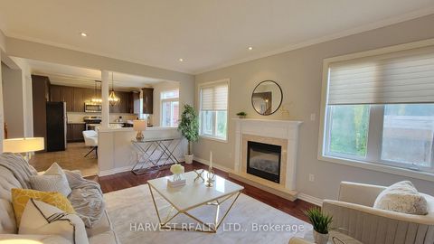 Photo 11 at 10 Conover Avenue, Bayview Northeast, Aurora