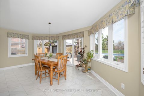 Photo 11 at 2015 Grosvenor Street, WC Wedgewood Creek, Oakville
