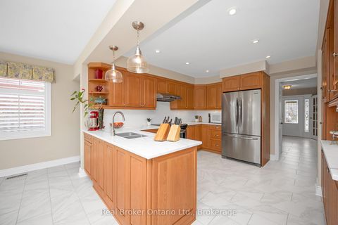 Photo 12 at 2015 Grosvenor Street, WC Wedgewood Creek, Oakville
