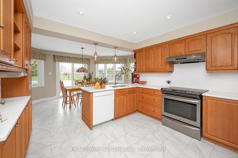 Photo 13 at 2015 Grosvenor Street, WC Wedgewood Creek, Oakville