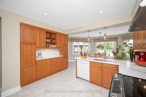 Photo 14 at 2015 Grosvenor Street, WC Wedgewood Creek, Oakville