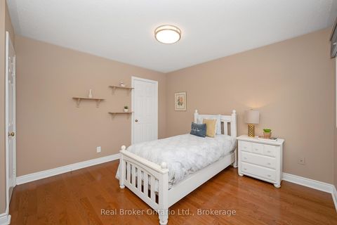 Photo 22 at 2015 Grosvenor Street, WC Wedgewood Creek, Oakville