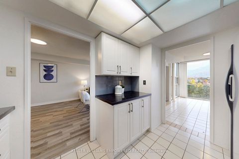 Photo 19 at 707 - 20 Harding Boulevard W, North Richvale, Richmond Hill