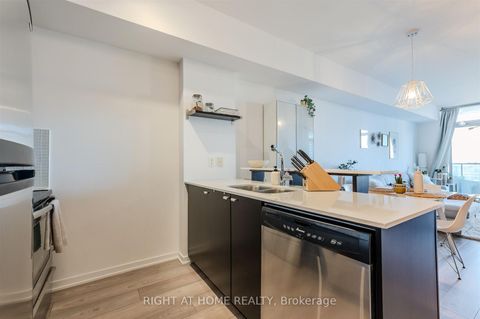 Photo 5 at 2616 - 103 The Queensway Avenue, Swansea, Toronto