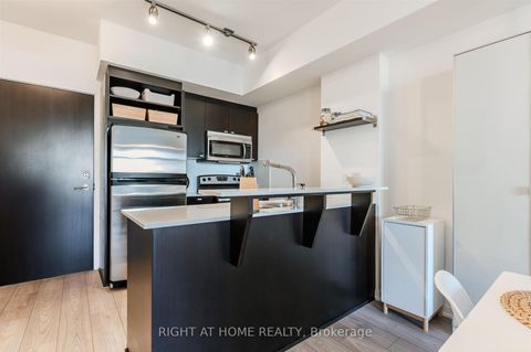 Photo 6 at 2616 - 103 The Queensway Avenue, Swansea, Toronto