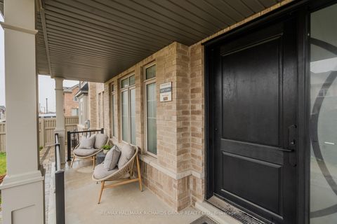 Photo 1 at 2 Boone Crescent, Kleinburg, Vaughan