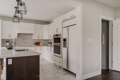 Photo 9 at 2 Boone Crescent, Kleinburg, Vaughan