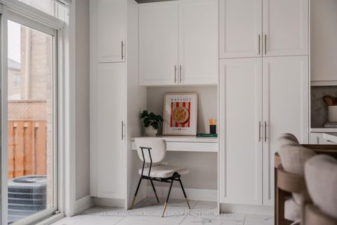 Photo 11 at 2 Boone Crescent, Kleinburg, Vaughan