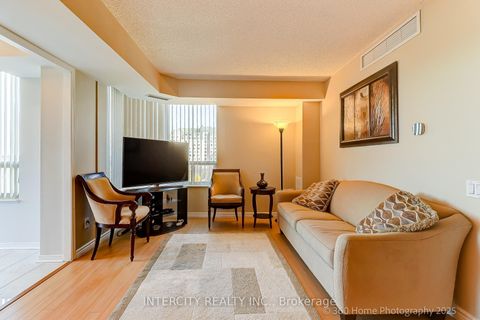 Photo 4 at 703 - 5 Emerald Lane, Yorkhill, Vaughan